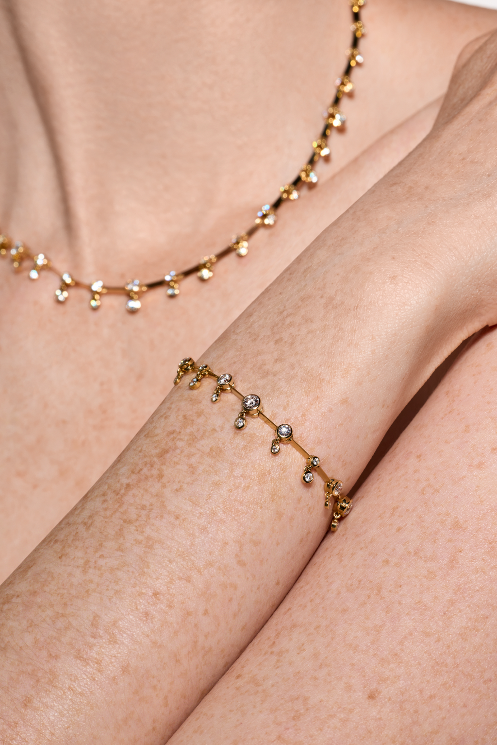 LINA DANGLING NECKLACE